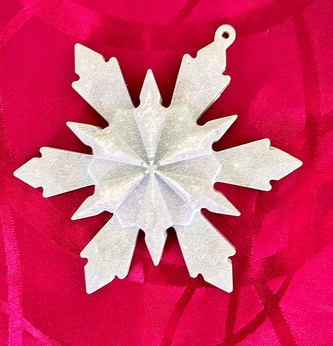 Schneekristall- Aufhänger ca. 10cm aus Epoxidharz.. und in verschiedenen Farben erhältlich