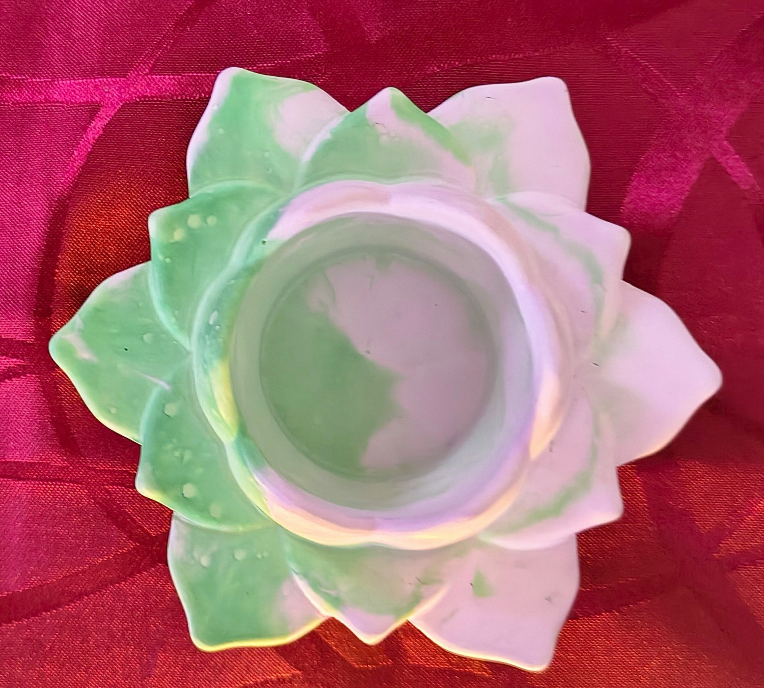 Verschiedene Teelichthalter aus Gießpulver...(verschiedene Blumen..., auch und in verschiedenen Farben erhältlich )
