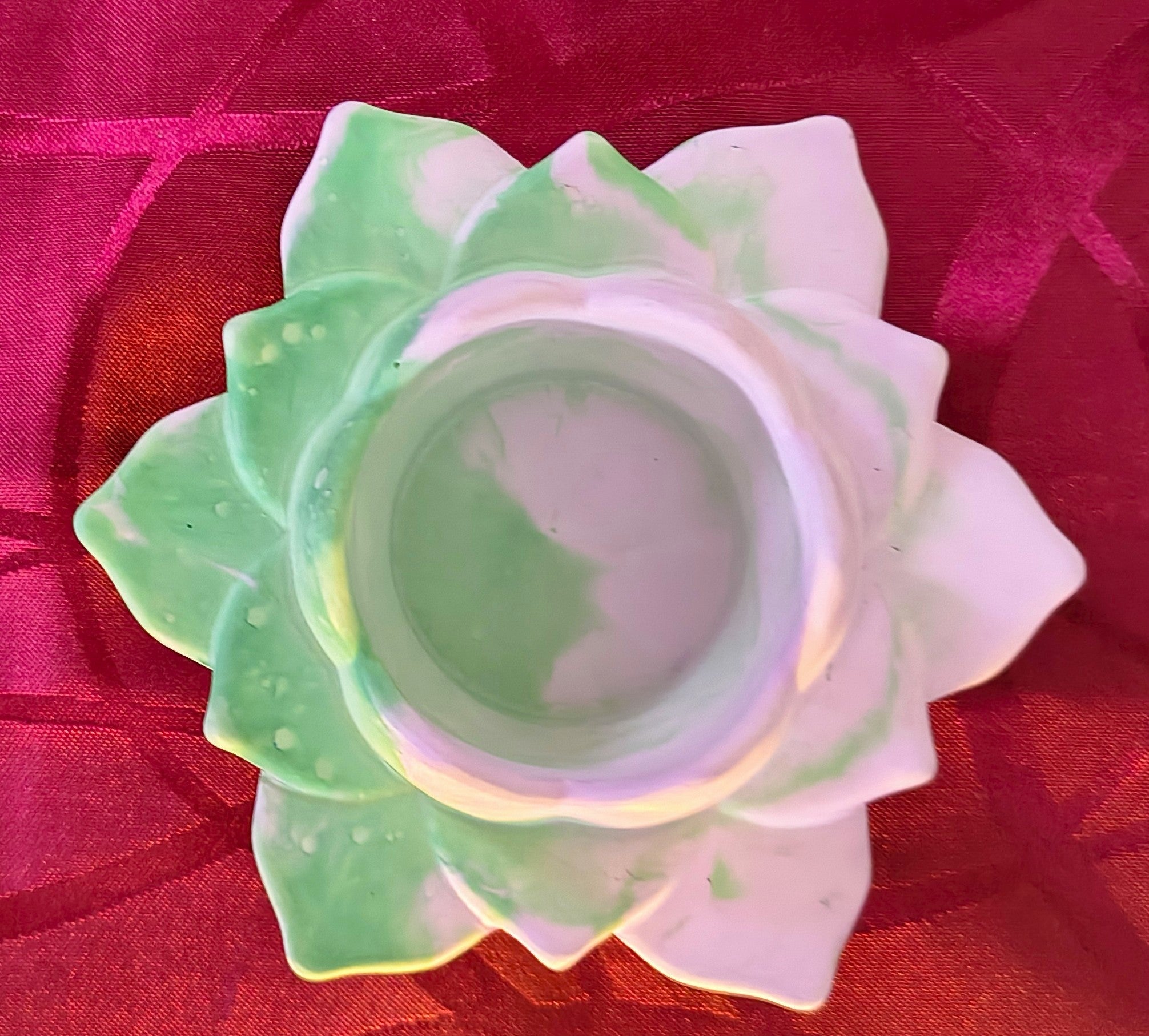Verschiedene Teelichthalter aus Gießpulver...(verschiedene Blumen..., auch und in verschiedenen Farben erhältlich )